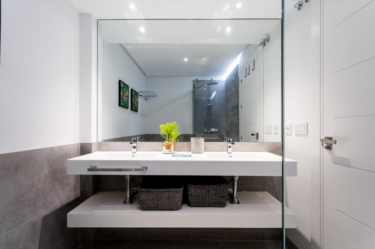 Apartamentos Rg Plaza De Espana เซบีญา ภายนอก รูปภาพ