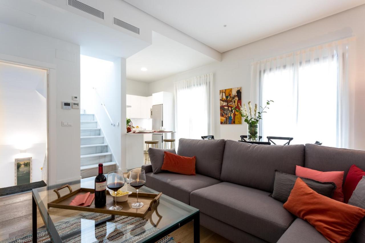 Apartamentos Rg Plaza De Espana เซบีญา ภายนอก รูปภาพ